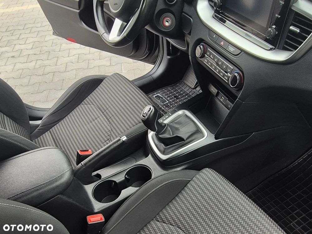 Kia Ceed 1.5 T-GDI M - 17
