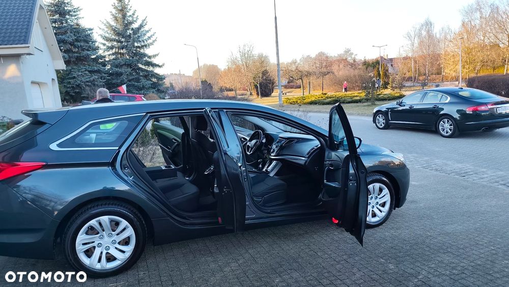 Hyundai i40 Kombi blue 1.6 Family+ - 32