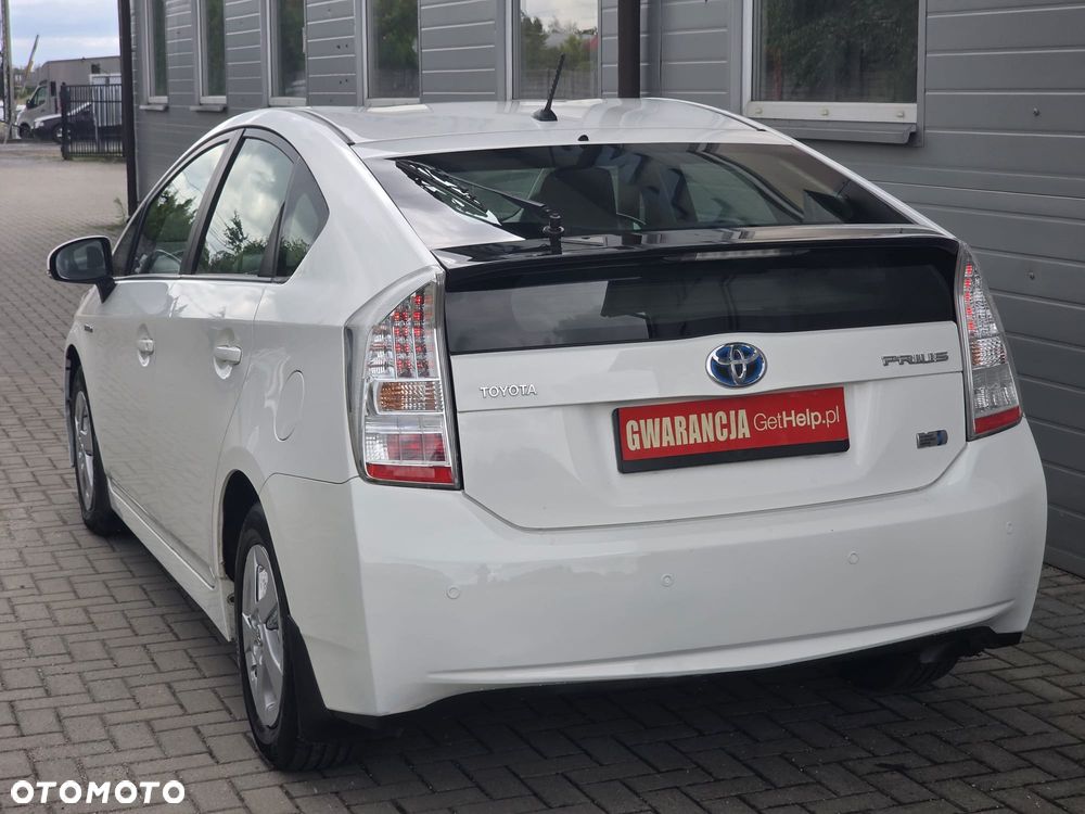 Toyota Prius (Hybrid) - 16