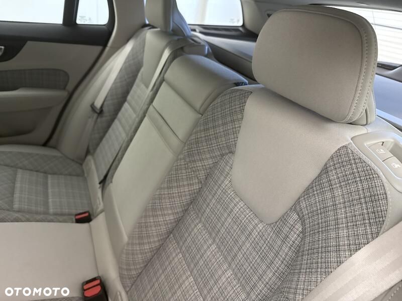 Volvo V60 B3 B Essential - 18