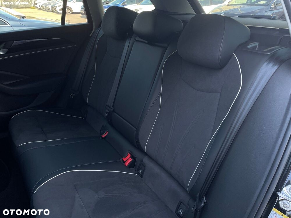 Volkswagen Passat Variant 1.5 TSI ACT mHEV Business DSG - 13