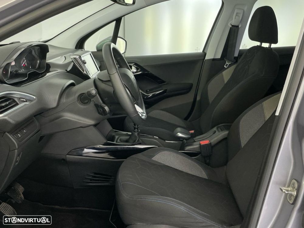 Peugeot 2008 1.2 PureTech Signature — fotografia 11