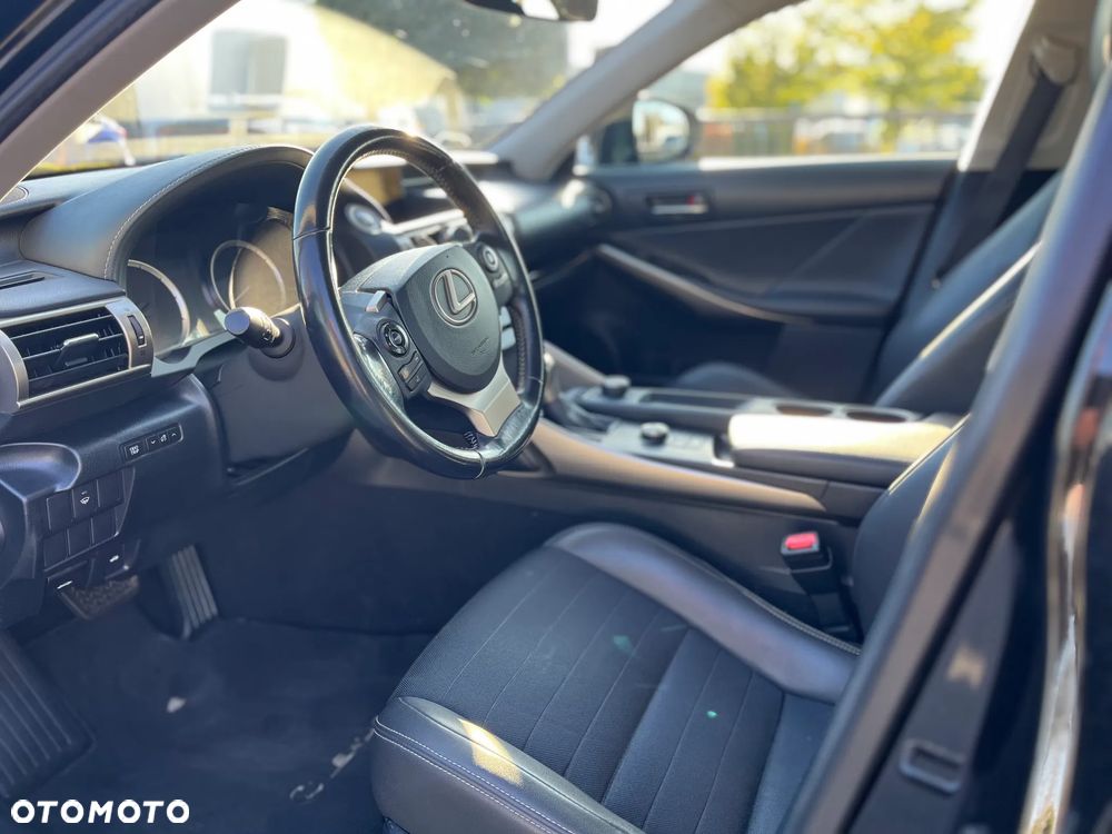 Lexus IS 200t Elite - 9