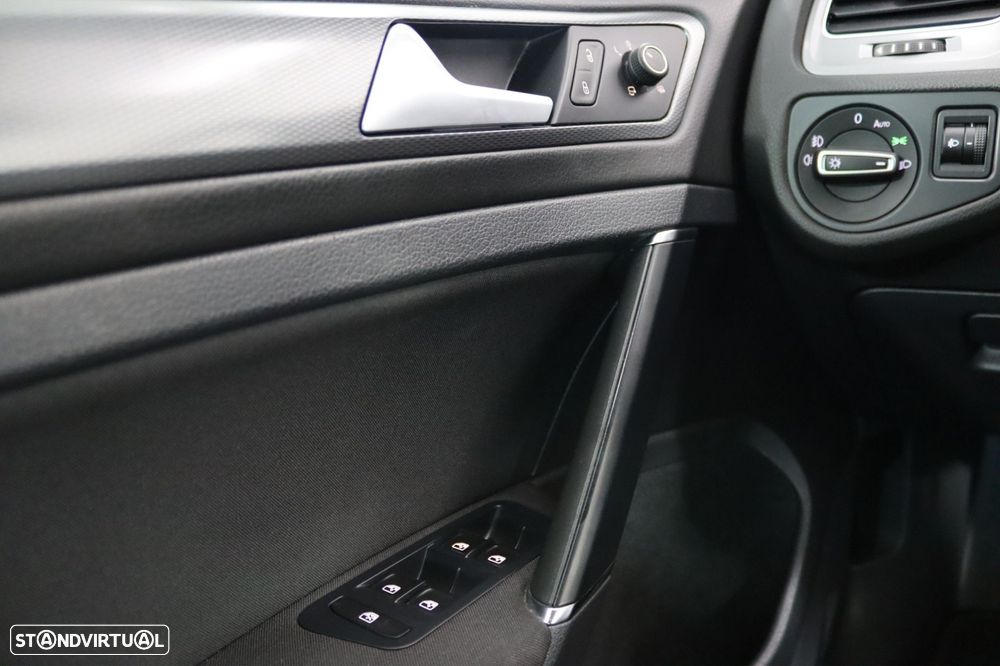 VW Golf 1.6 TDI 4Motion BlueMotion Lounge - 10