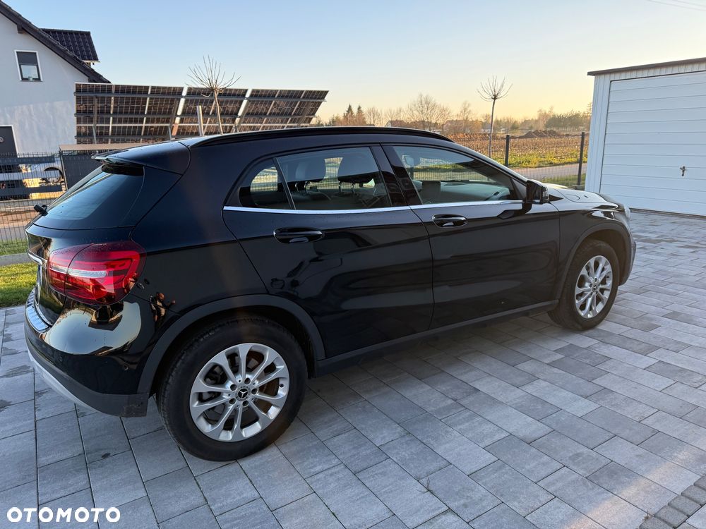 Mercedes-Benz GLA 180 7G-DCT - 7