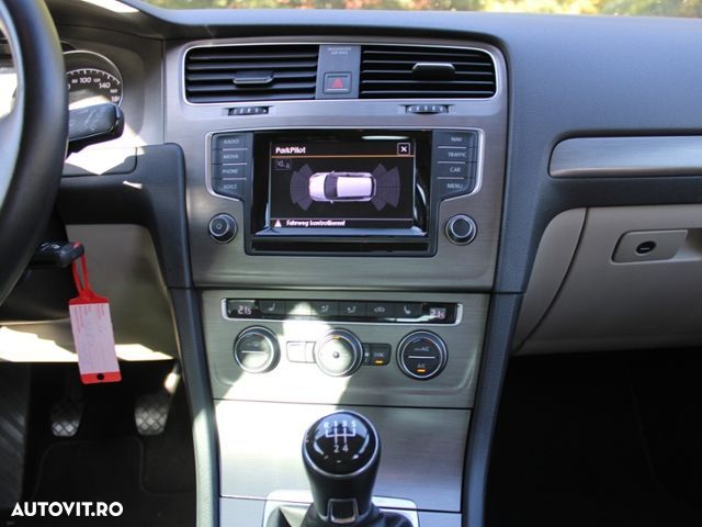 Volkswagen Golf 1.6 TDI BMT Comfortline - 23