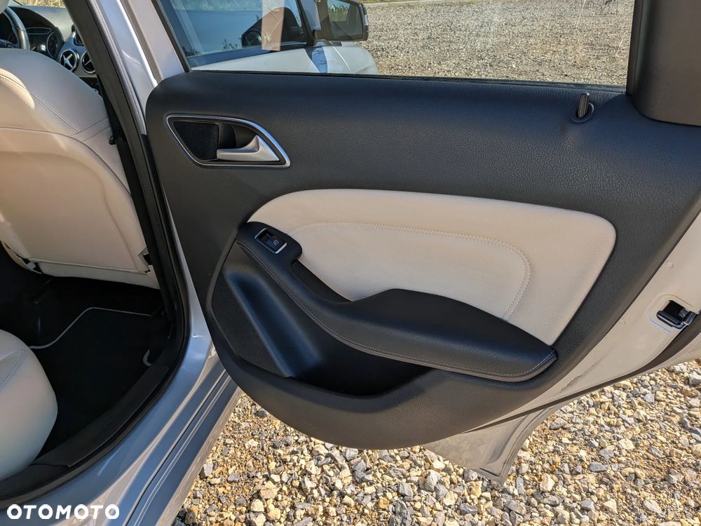 Mercedes-Benz Klasa B 220 4-Matic Style - 21