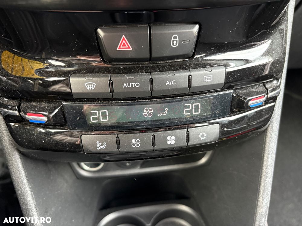 Peugeot 2008 1.2 VTi Active - 33