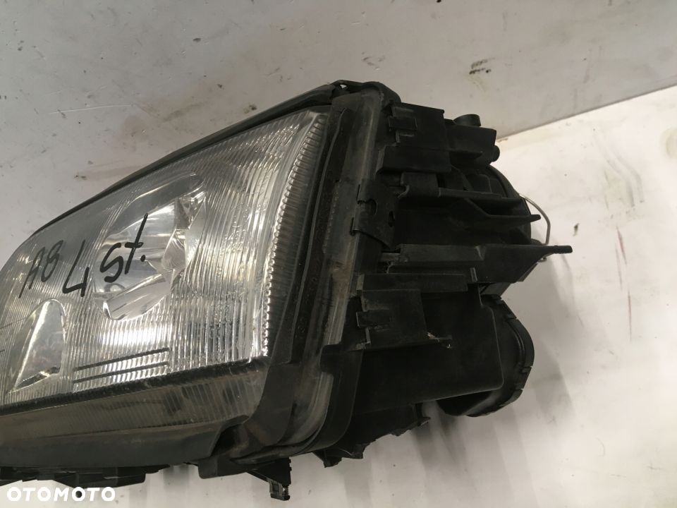 LAMPA LEWA PRZÓD AUDI A8 D2 94- - 4