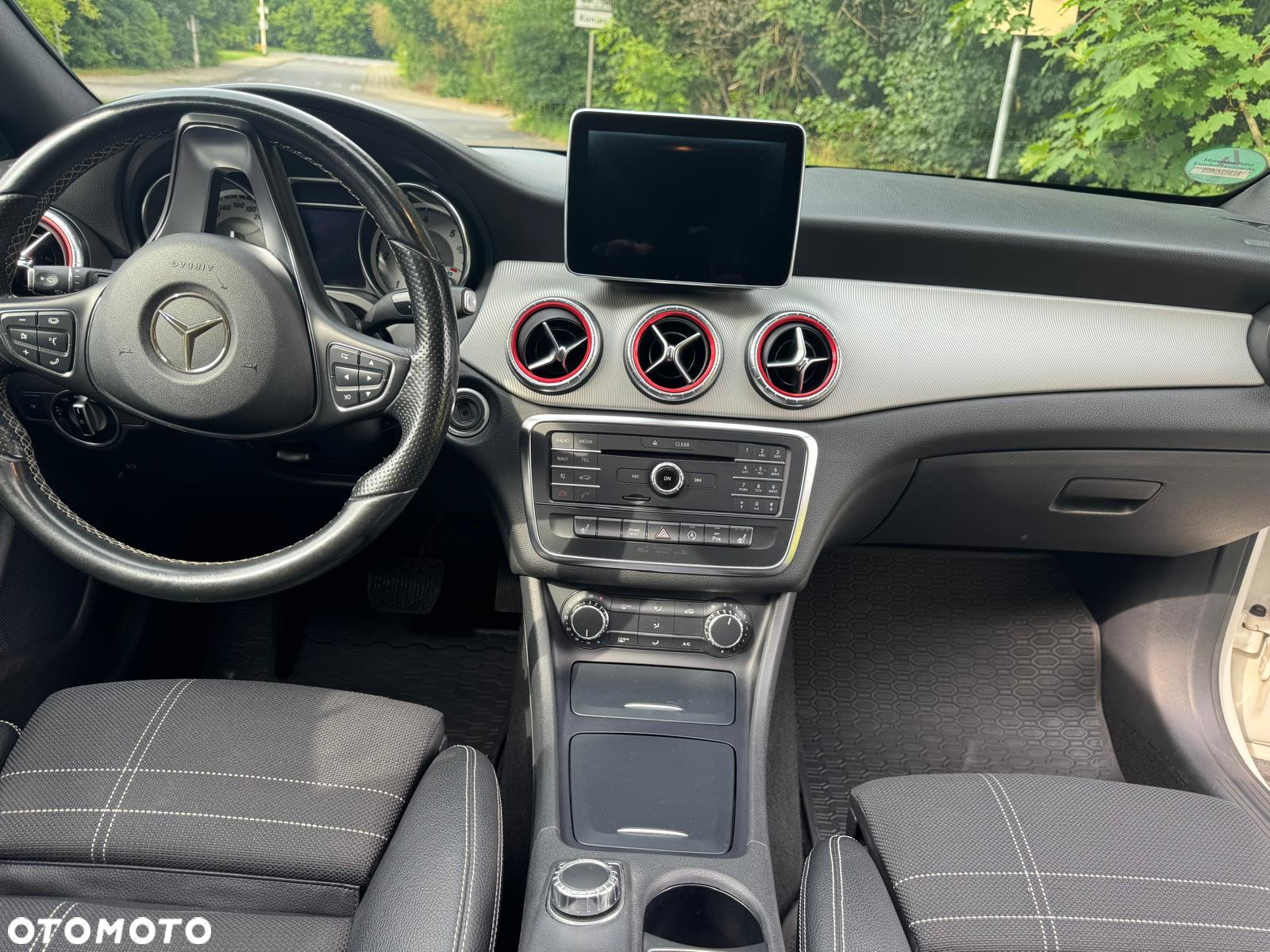 Mercedes-Benz CLA Shooting Brake 220 d 4Matic 7G-DCT - 19