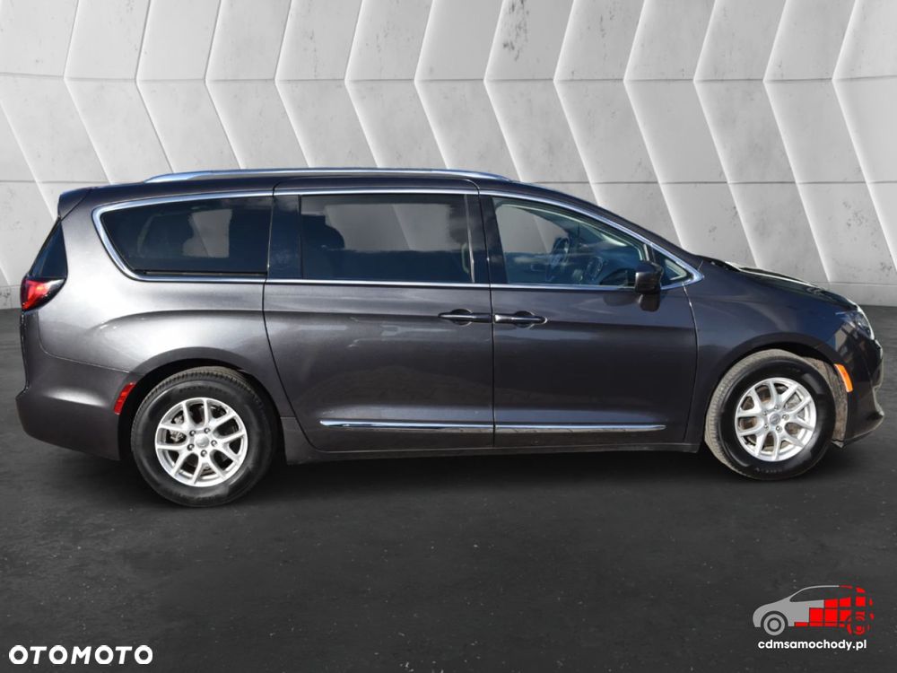 Chrysler Pacifica - 11