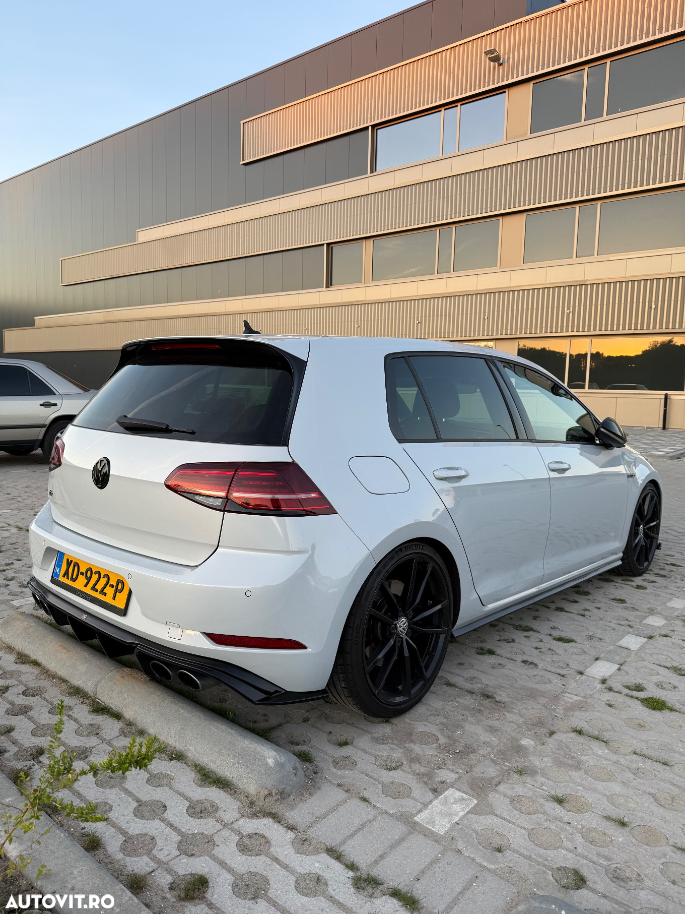 Volkswagen Golf 2.0 TSI DSG R - 6