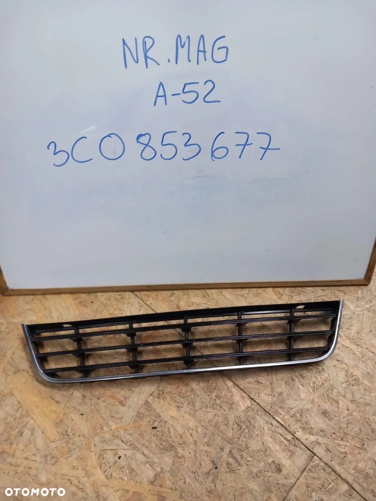 KRATKA ZDERZAKA PRZÓD ŚRODKOWA VW PASSAT B6 3C0853677 - 1