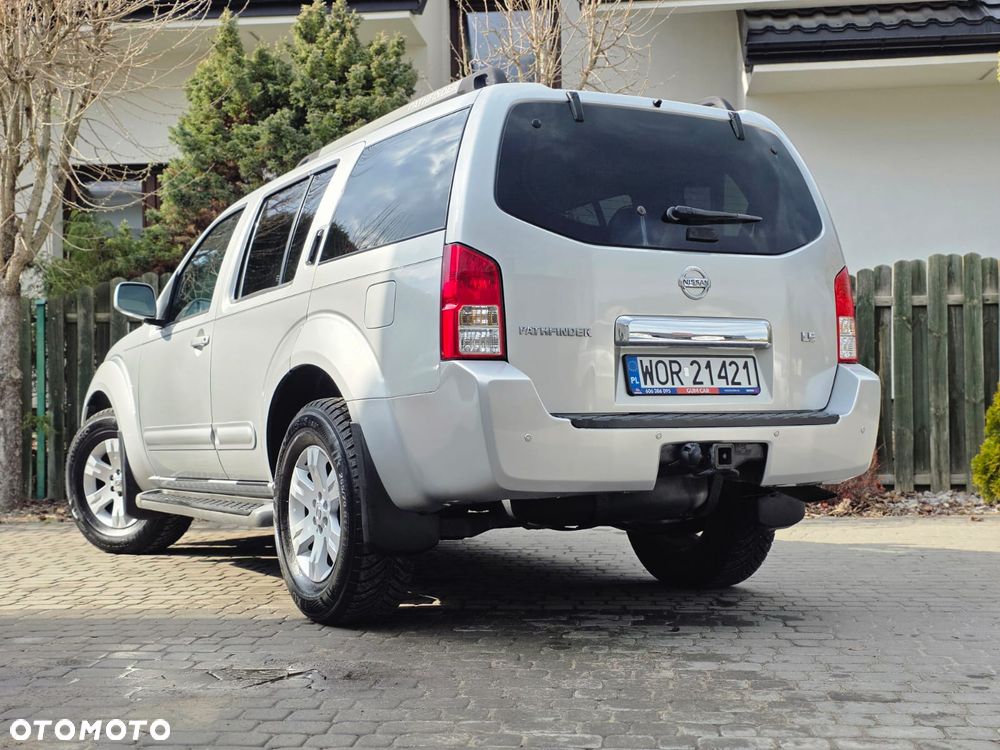 Nissan Pathfinder 4.0 V6 LE - 8