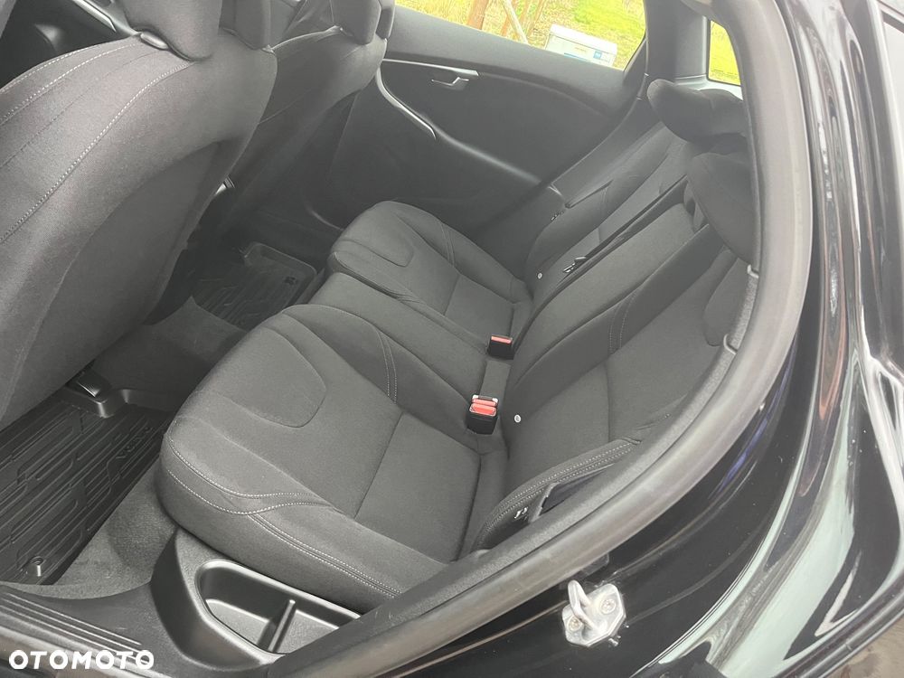 Volvo V40 Cross Country - 16