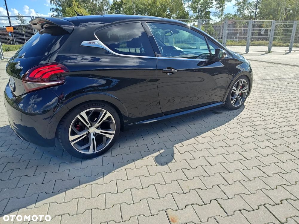 Peugeot 208 - 16