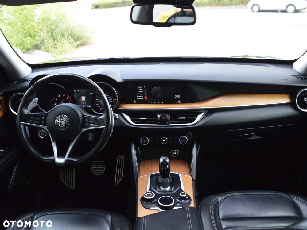 Alfa Romeo Stelvio 2.0 Turbo 16V AT8-Q4 Lusso Ti - 30