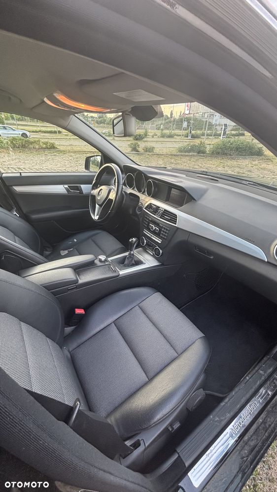 Mercedes-Benz Klasa C 220 CDI BlueEff Avantgarde - 5