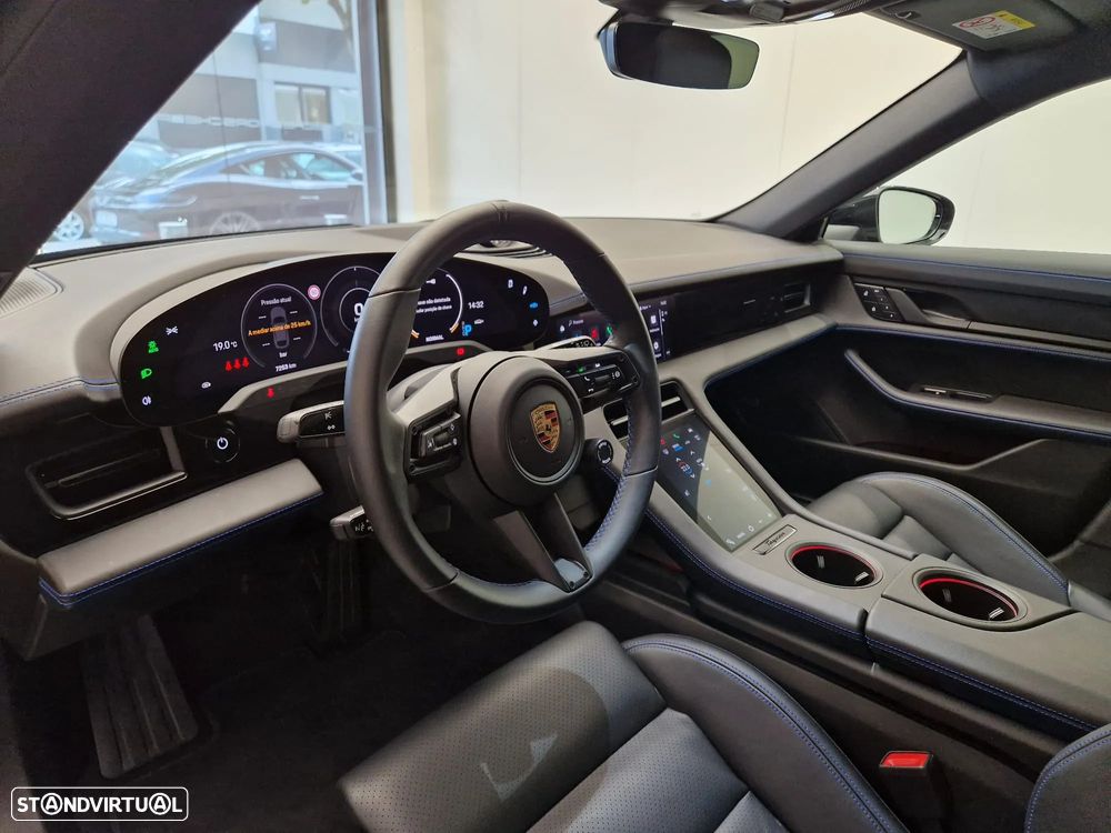 Porsche Taycan Cross Turismo 4S - 18