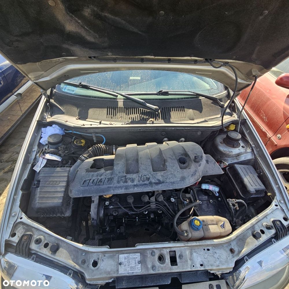 FIAT ALBEA, kareta (sedan) 2003r 1,3 B 59 kW / 80KM  pojazd na części: maska, zderzak, drzwi, szyby, lusterka, chłodnica ... - 5