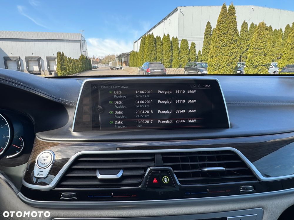 BMW Seria 7 750i xDrive - 32