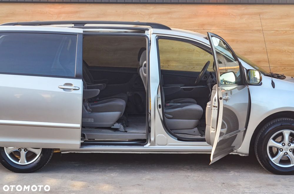 Toyota Sienna - 10