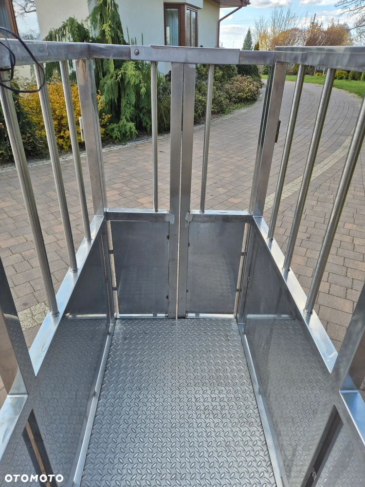 Mercedes-Benz Sprinter - 25