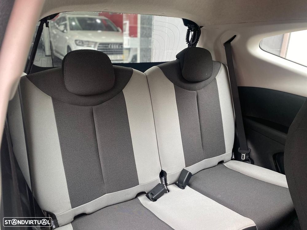 Toyota Aygo 1.0 X-Play - 25