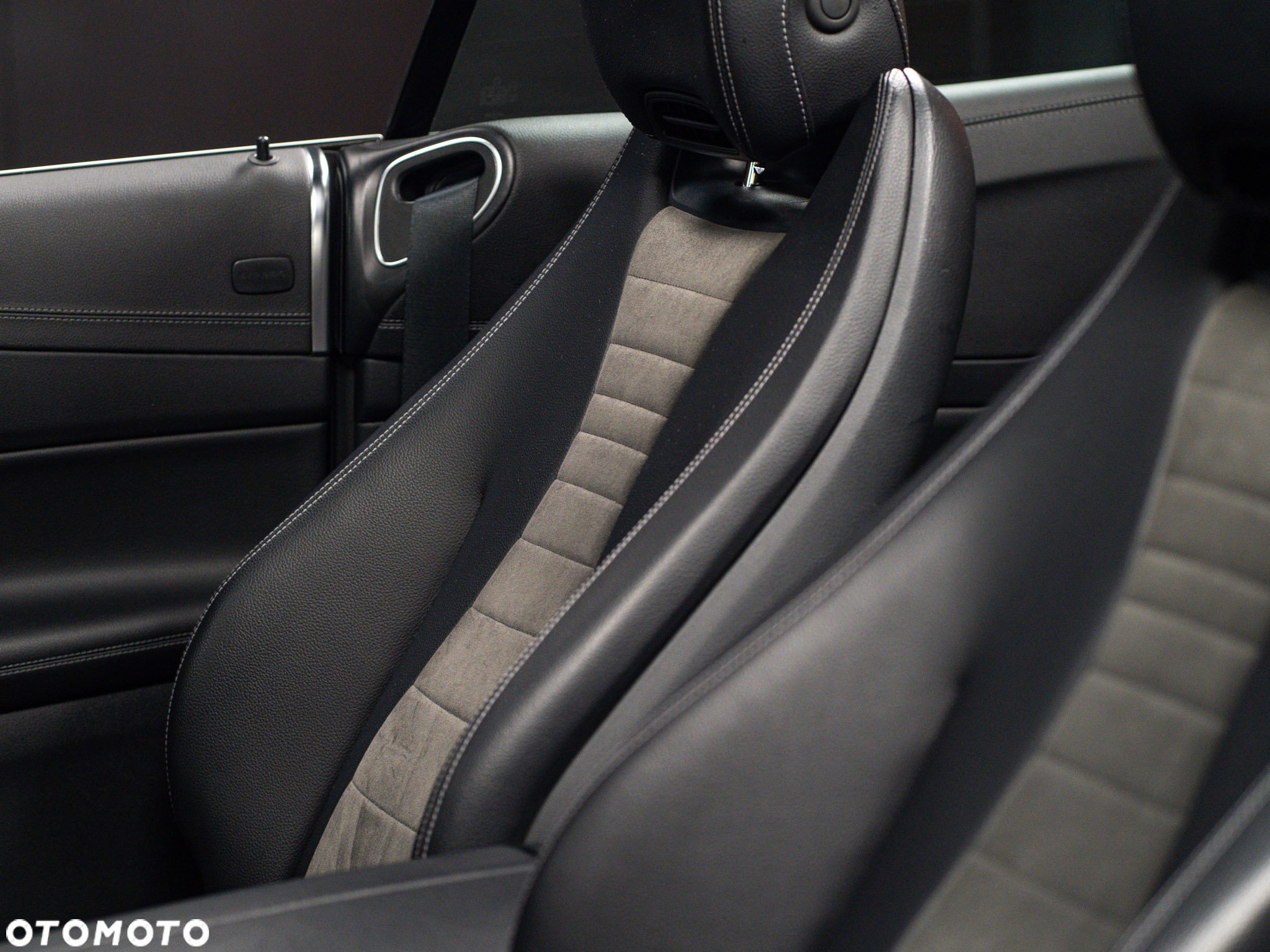 Mercedes-Benz Klasa E 200 Kabriolet 4-Matic 9G-TRONIC - 35