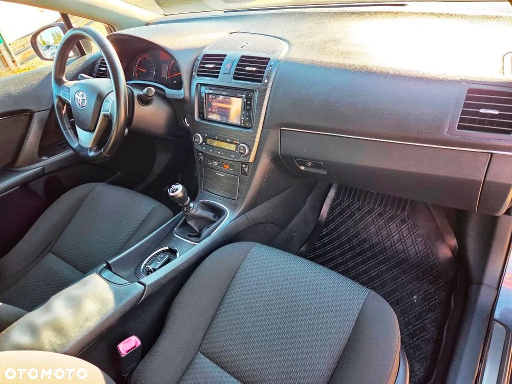 Toyota Avensis 2.2 D-4D Prestige NAVI - 30