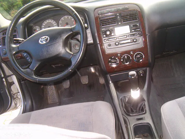 Toyota Avensis 1.8 VVT-i Terra Plus - 16