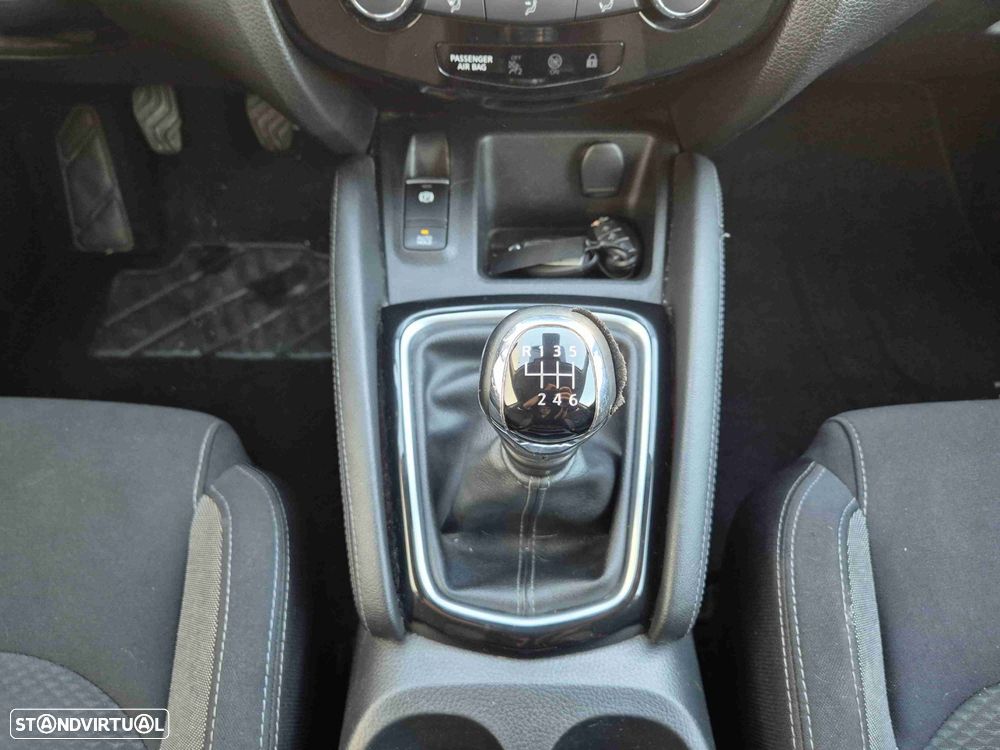 Nissan Qashqai 1.5 dCi N-Connecta J18 - 12