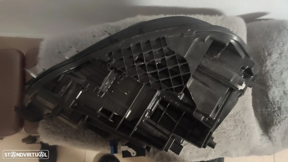 Farol esquerdo led Multibeam CLA W118 - A1189068900 - 7