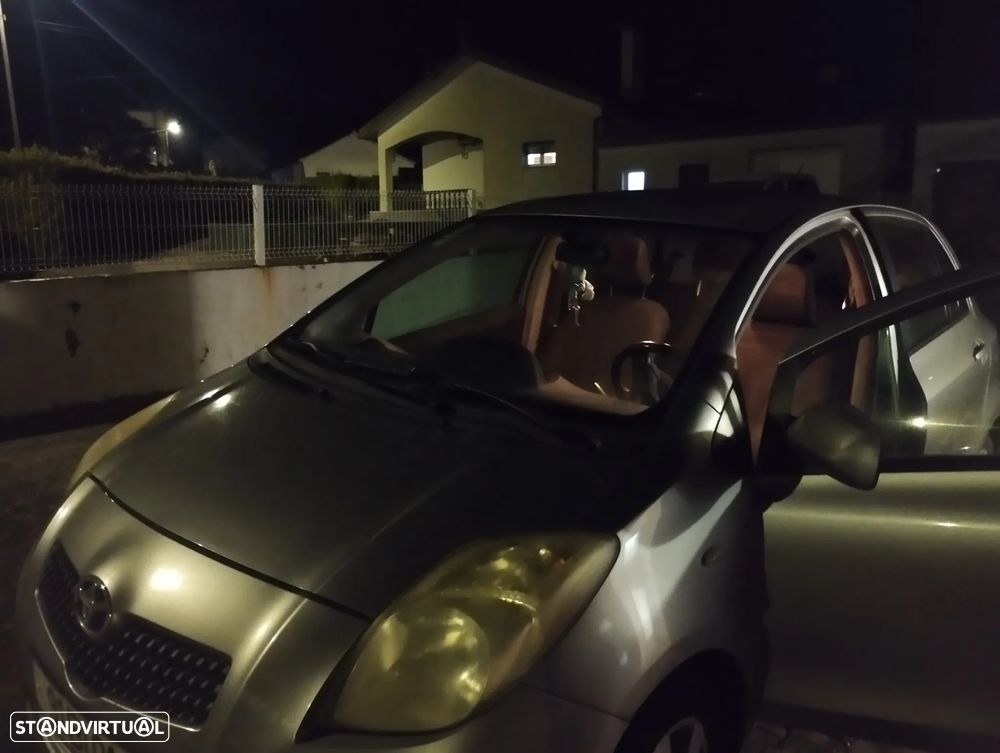 Toyota Yaris 1.0 VVT-i - 2