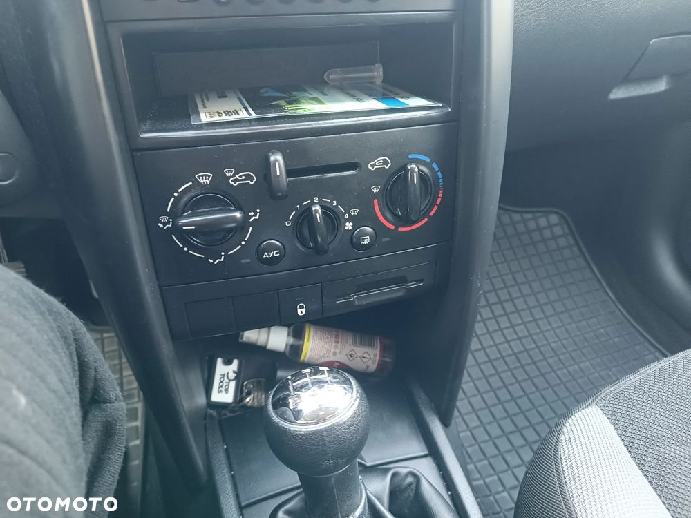 Peugeot 207 1.4 - 7