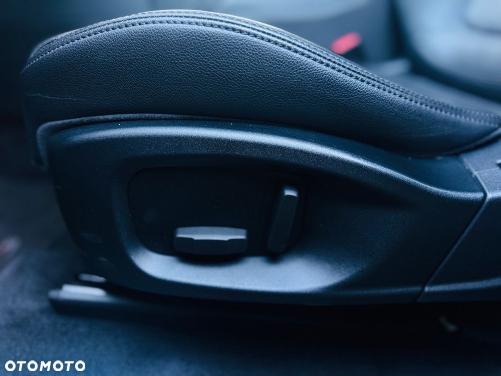 Jaguar E-Pace D150 AWD R-Dynamic S - 18