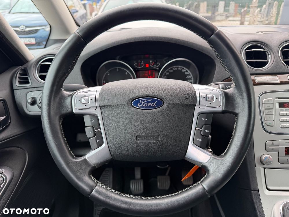 Ford Galaxy - 10