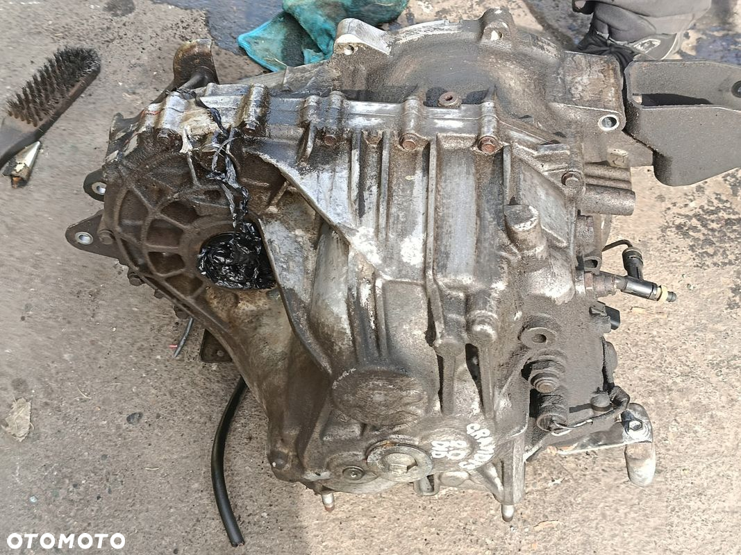 MITSUBISHI GRANDIS 2,0DID SKRZYNIA BIEGÓW - 3