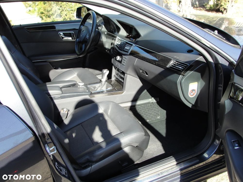 Mercedes-Benz Klasa E 220 CDI BlueEff Avantgarde - 12