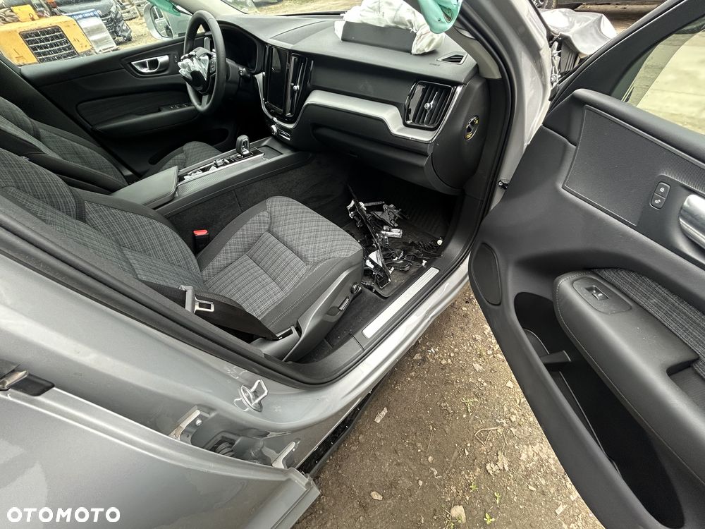 Volvo XC 60 B4 B Essential - 9