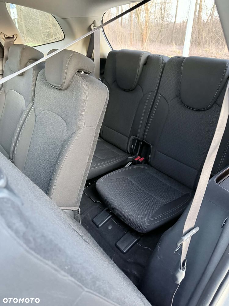 Kia Carens - 25