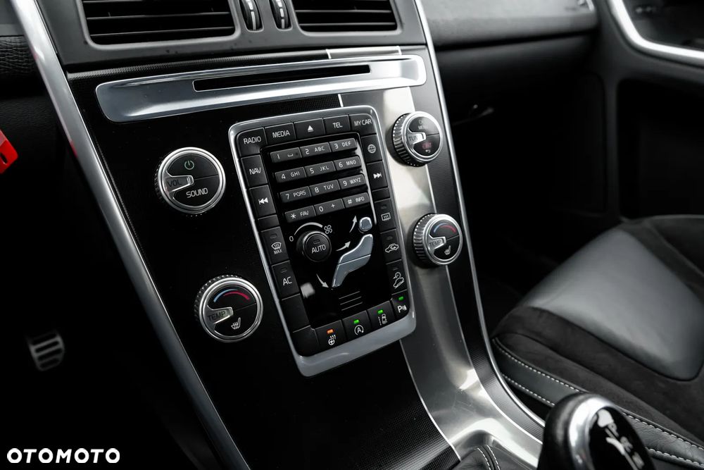 Volvo XC 60 T5 AWD R-Design Momentum EU6 - 35