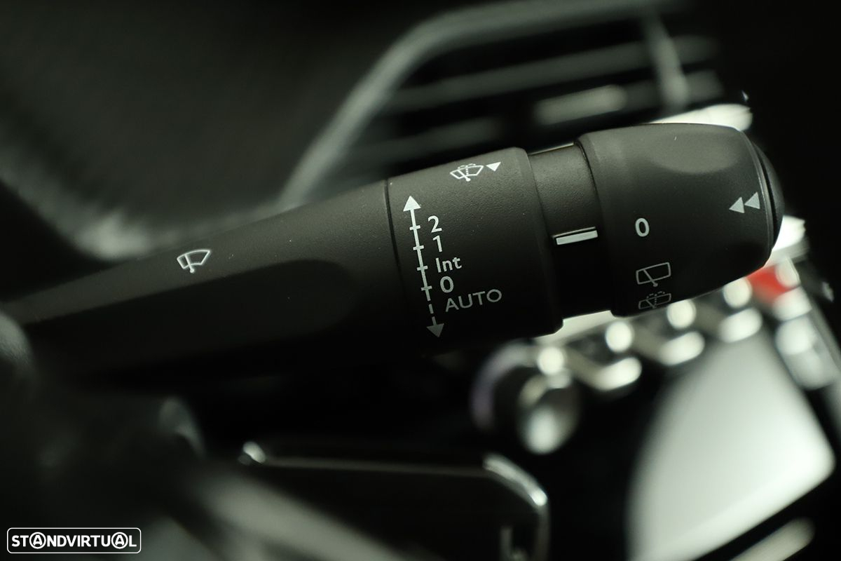 Peugeot 2008 1.2 PureTech Allure - 19