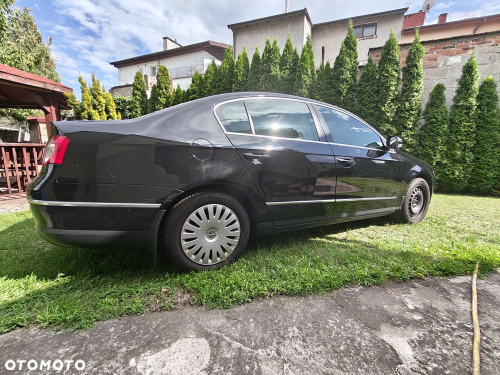 Volkswagen Passat 2.0 TDI DPF Trendline - 4