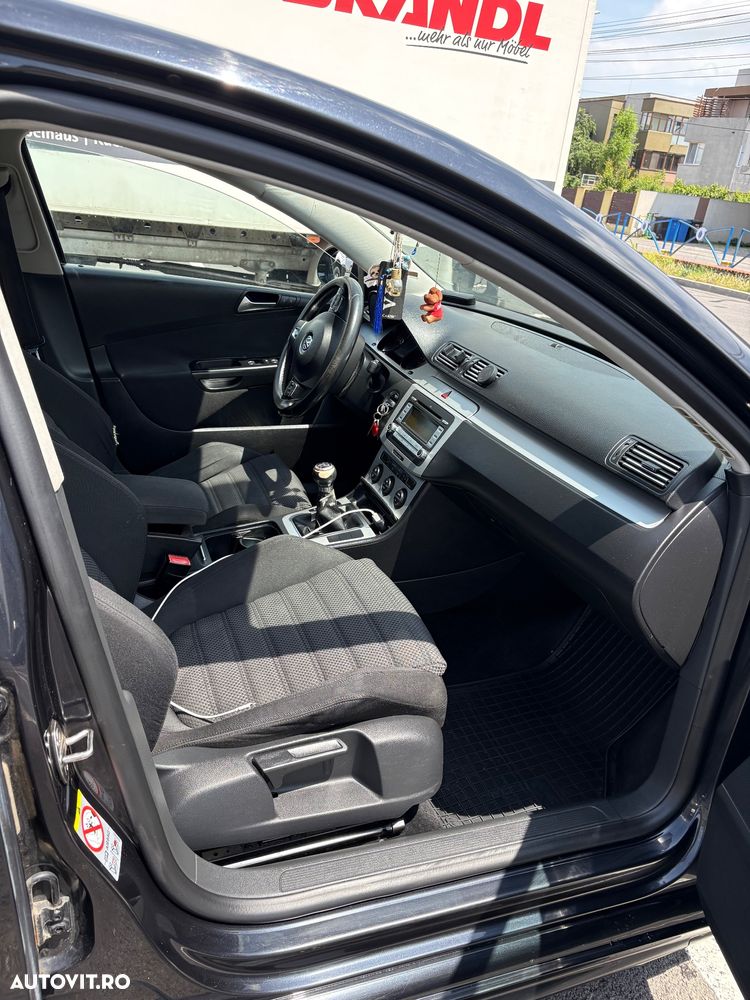 Volkswagen Passat - 11