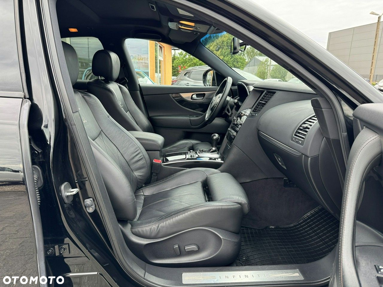 Infiniti FX - 22
