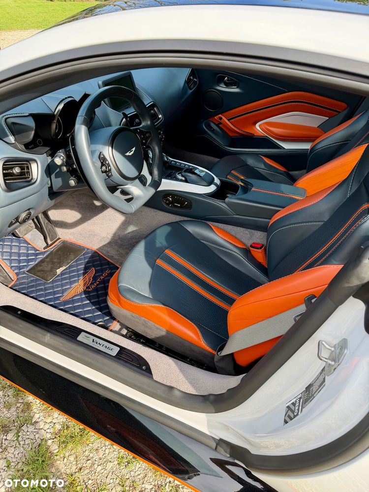 Aston Martin Vantage - 17