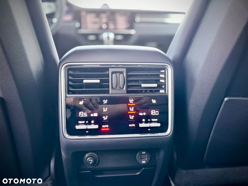 Porsche Cayenne - 25