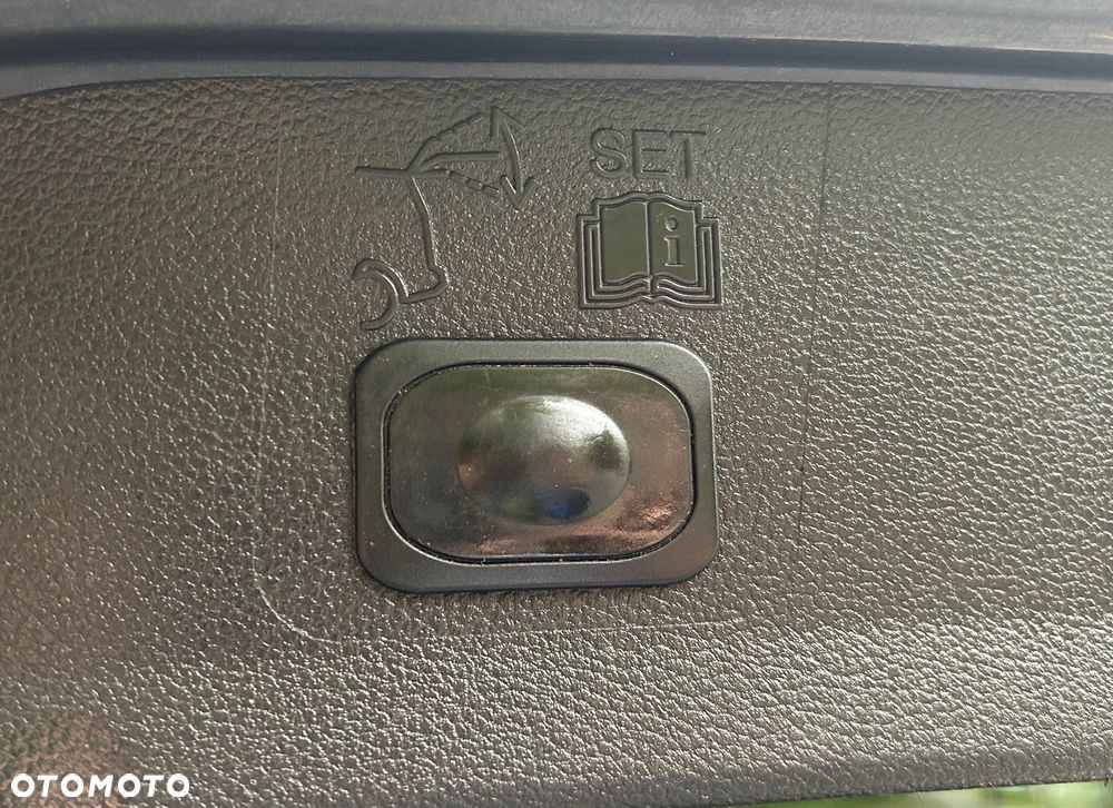 Ford Kuga 2.0 TDCi 2x4 Titanium - 12