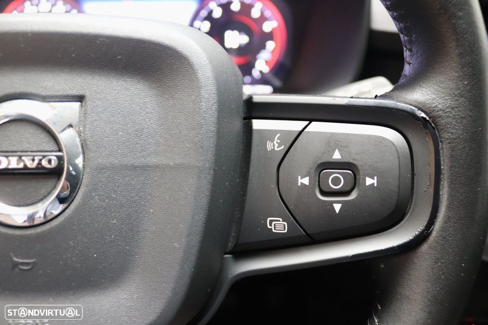 Volvo XC 40 1.5 T3 Momentum Tech Edition - 14
